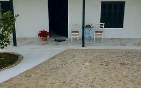 Manolis Apartments